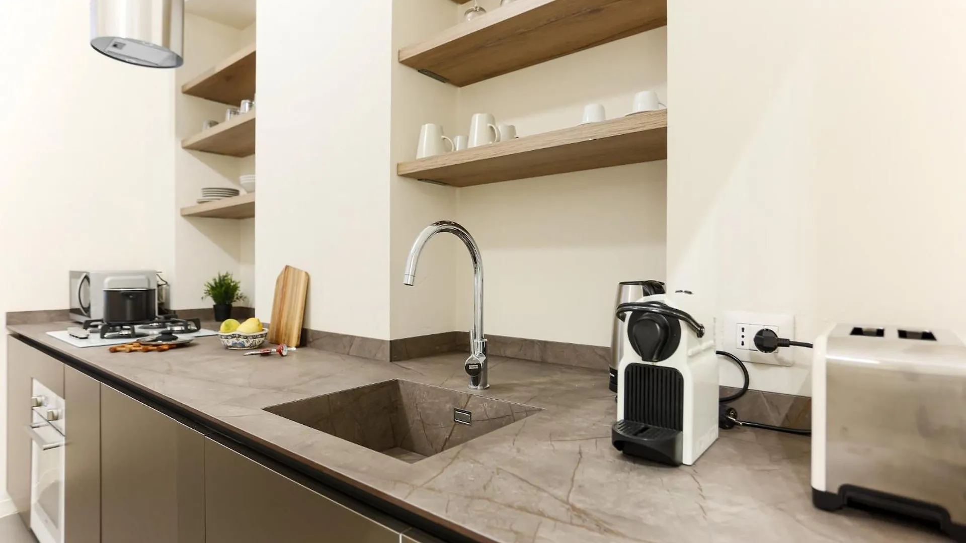 The Best Rent - Bright One Bedroom Apartment With Balcony In Moscova Milán