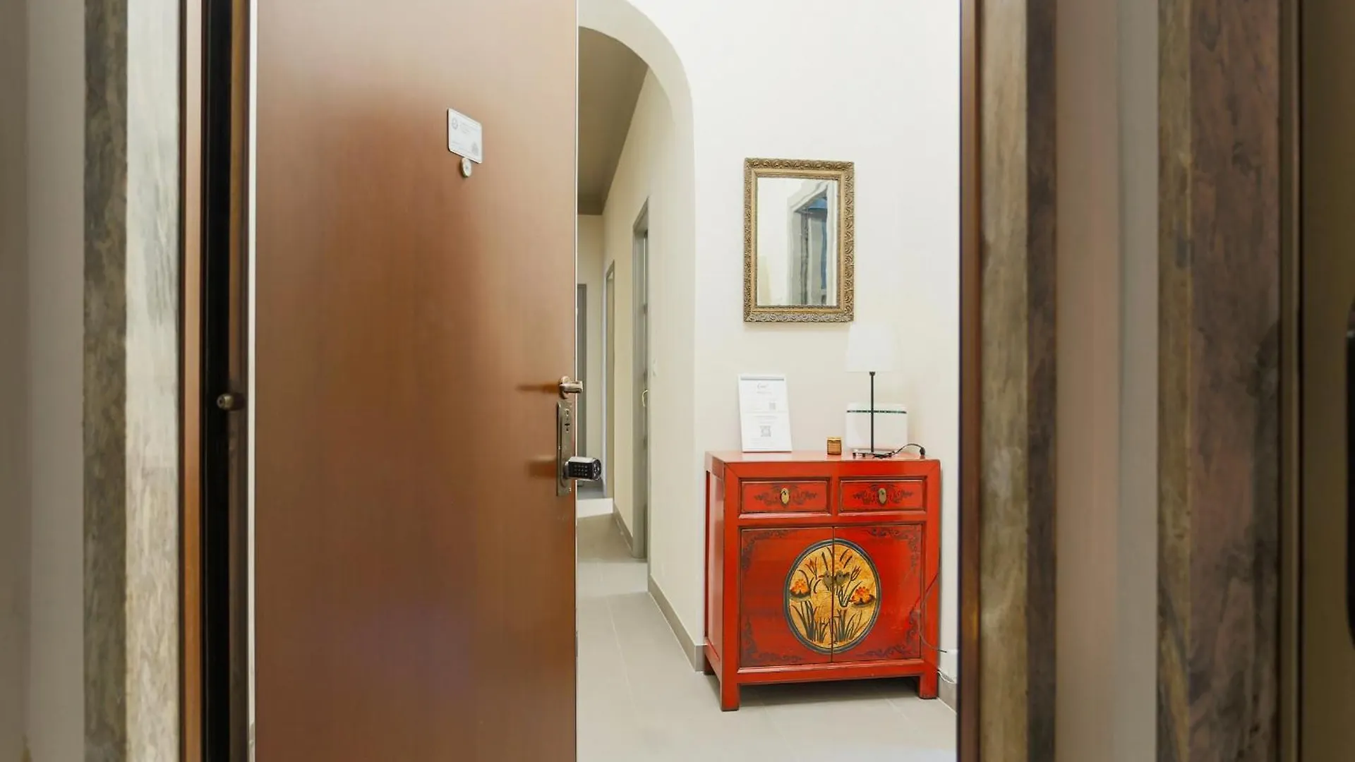 The Best Rent - Bright One Bedroom Apartment With Balcony In Moscova Milán