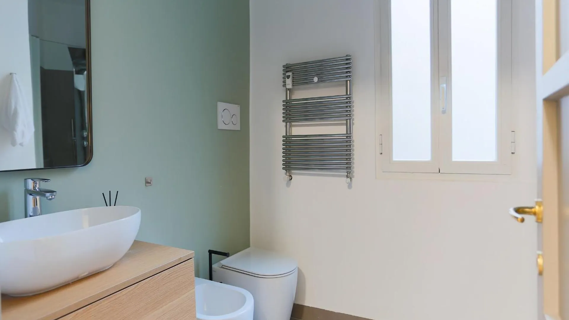The Best Rent - Bright One Bedroom Apartment With Balcony In Moscova Milano