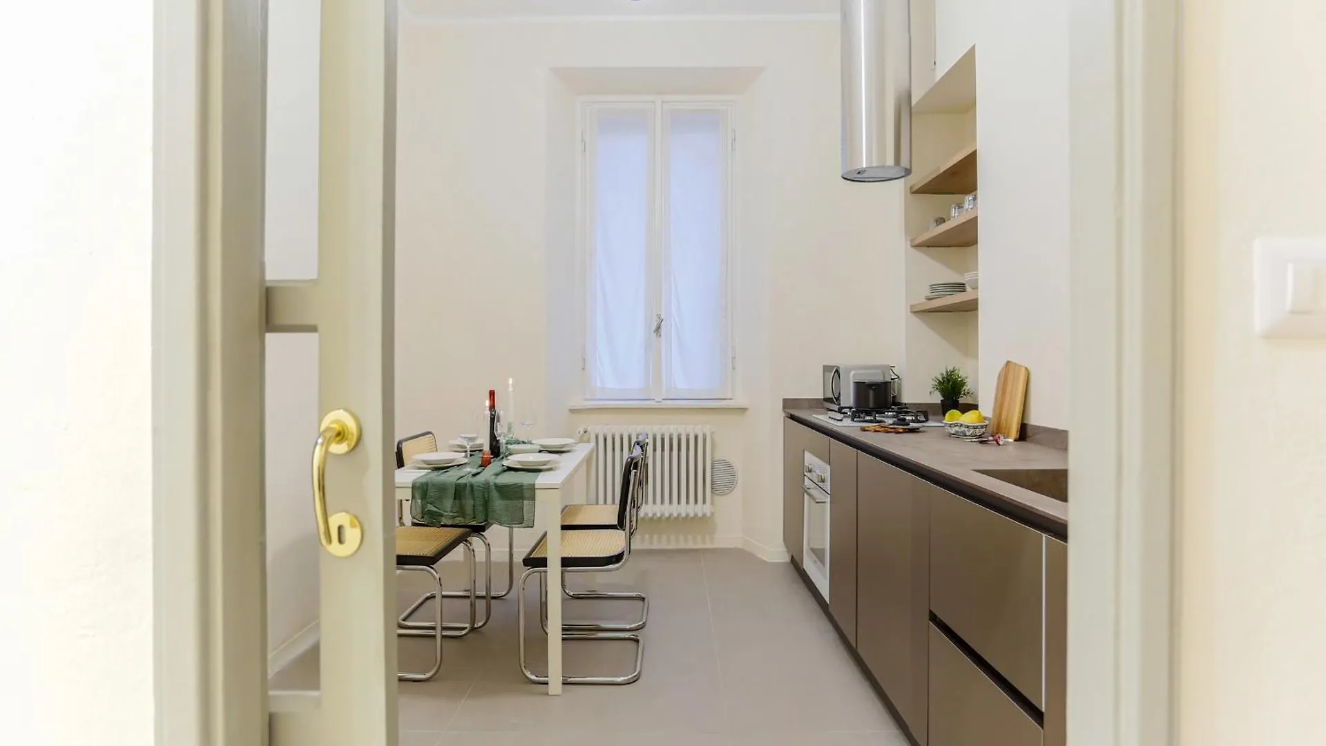 The Best Rent - Bright One Bedroom Apartment With Balcony In Moscova Milano