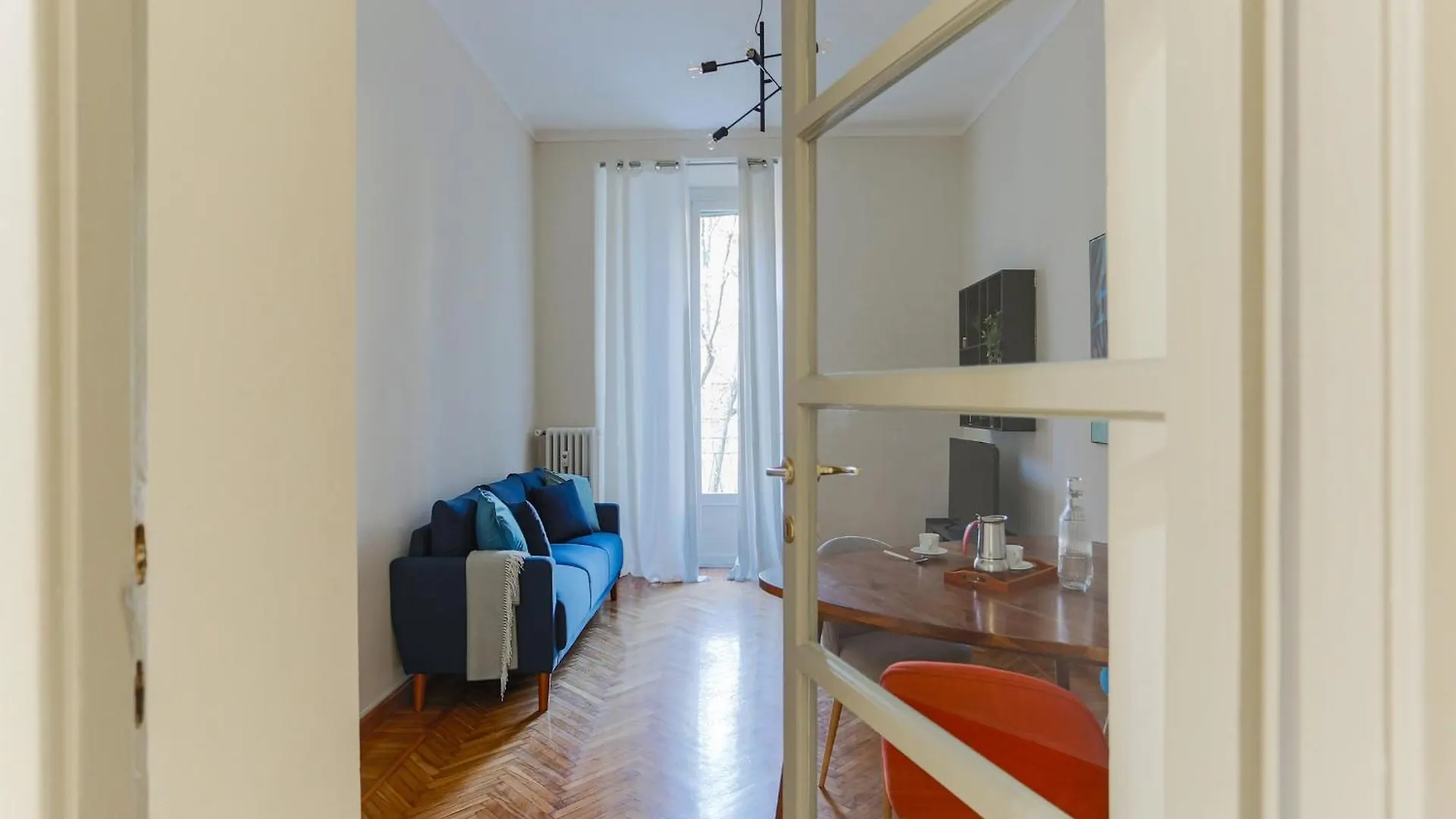 The Best Rent - Bright One Bedroom Apartment With Balcony In Moscova Milano Italien